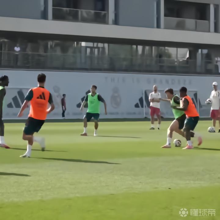 皇马球迷期待恩德里克的崛起