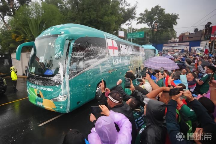 西媒:英格兰队世界杯半决赛前遭炸弹惊魂;梅西也曾遭遇威胁